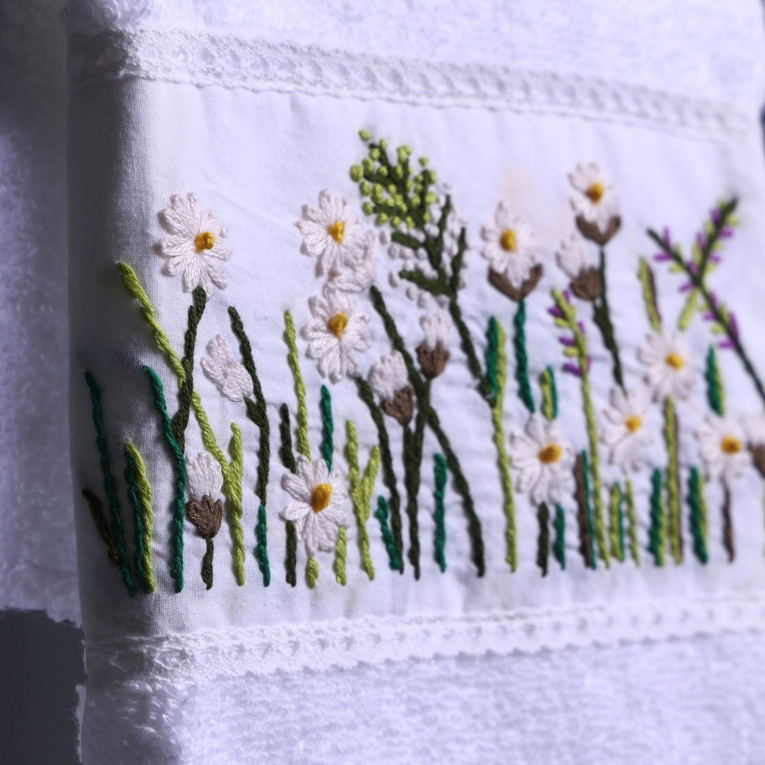 Daisy Super Terry Bath Embroidered Towel