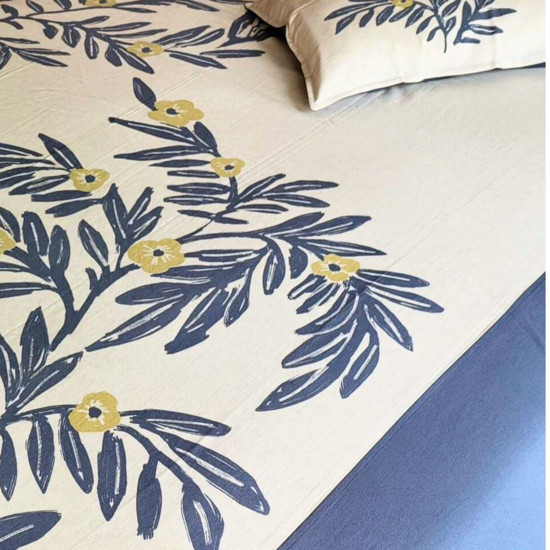 Blue Daffodil Printed Cotton Bedcover
